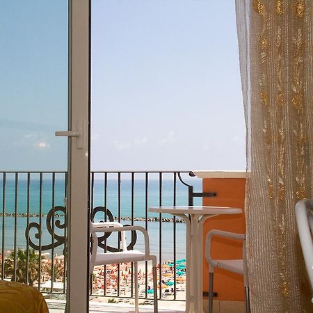 Hotel Cristall Сан-Бенедетто-дель-Тронто Экстерьер фото