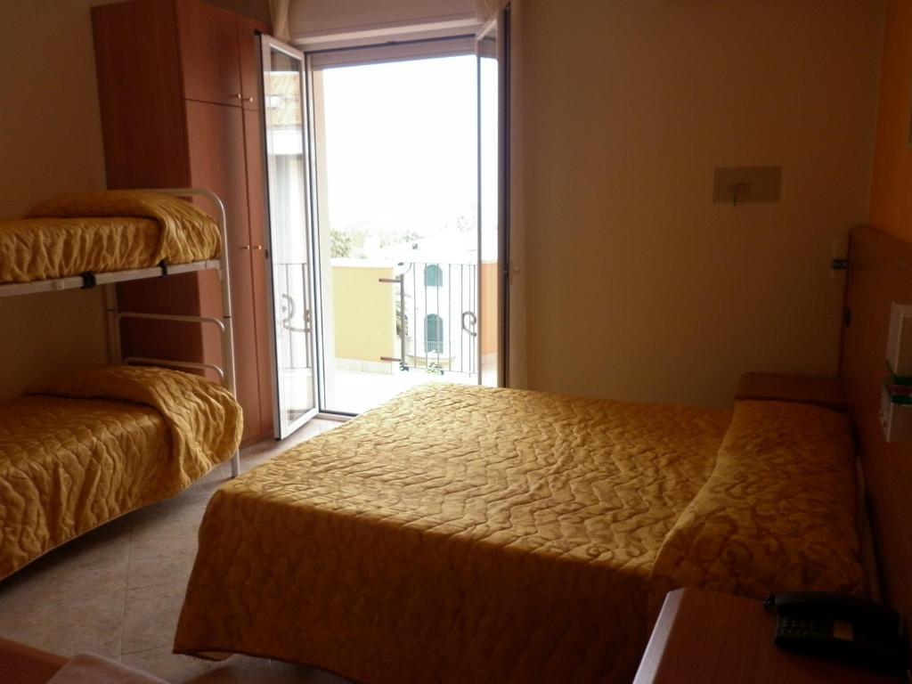 Hotel Cristall Сан-Бенедетто-дель-Тронто Экстерьер фото