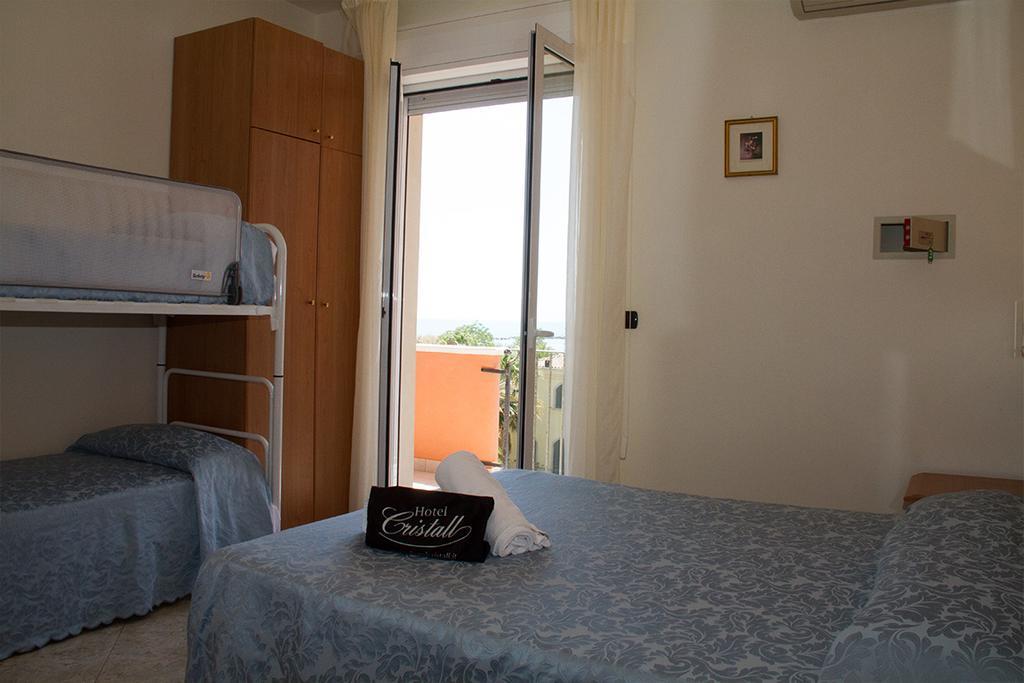 Hotel Cristall Сан-Бенедетто-дель-Тронто Экстерьер фото